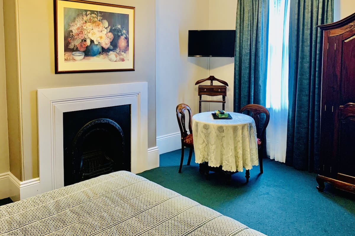 Heritage Suite | 1 bedroom, free cribs/infant beds, free WiFi, bed sheets
