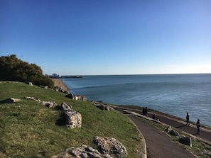 Beach/ocean view - Seacrest Hotel (Southsea)