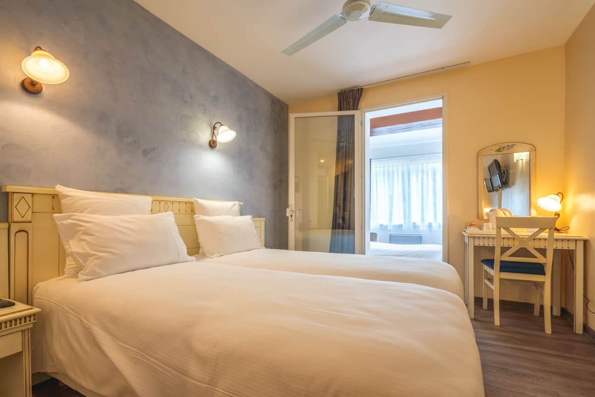 superior room, 2 single beds | 1 bedroom, in-room safe, desk, blackout curtains