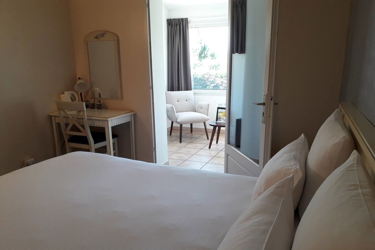 In-room safe, desk, blackout curtains, iron/ironing board (on request)