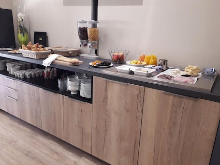 Daily buffet breakfast for a fee. Le Mas du Colombier