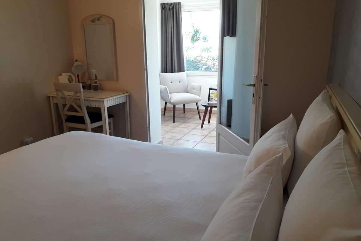 1 bedroom, in-room safe, desk, blackout curtains