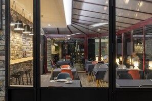 Daily buffet breakfast (EUR 17 per person)