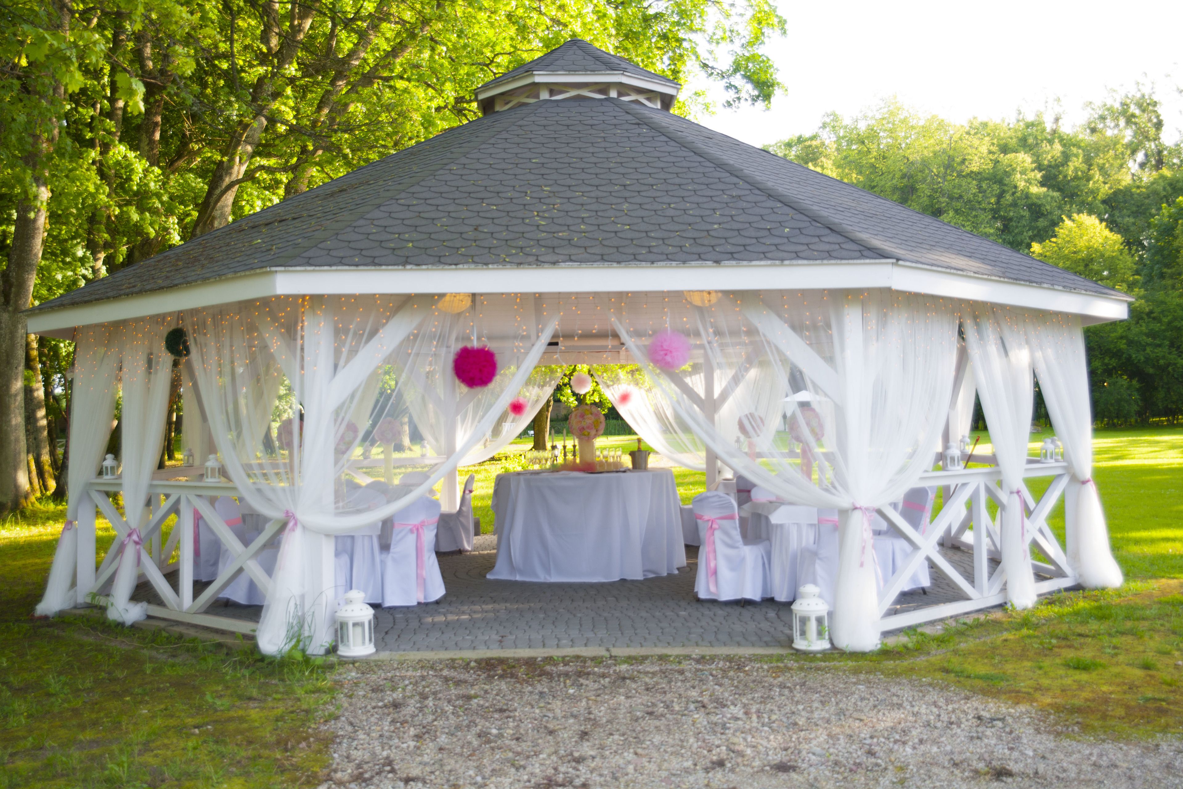 outdoor banquet area