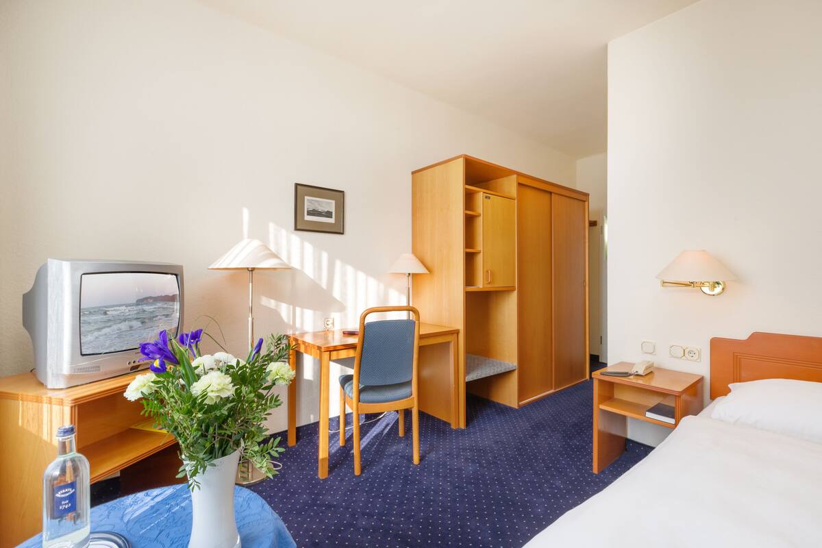 single room | living area | tv