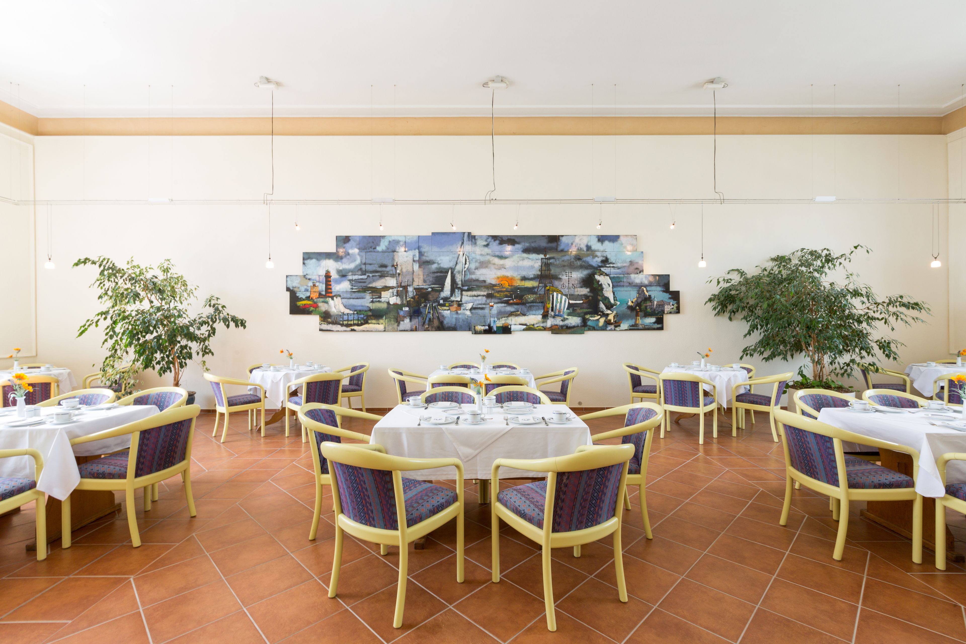 2 restaurants, dinner served, regional cuisine