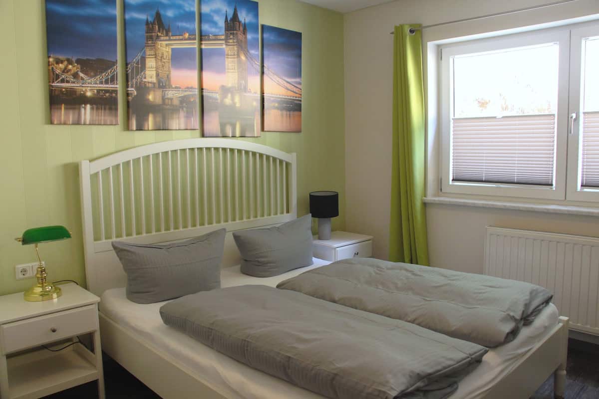 1 bedroom, desk, free wifi