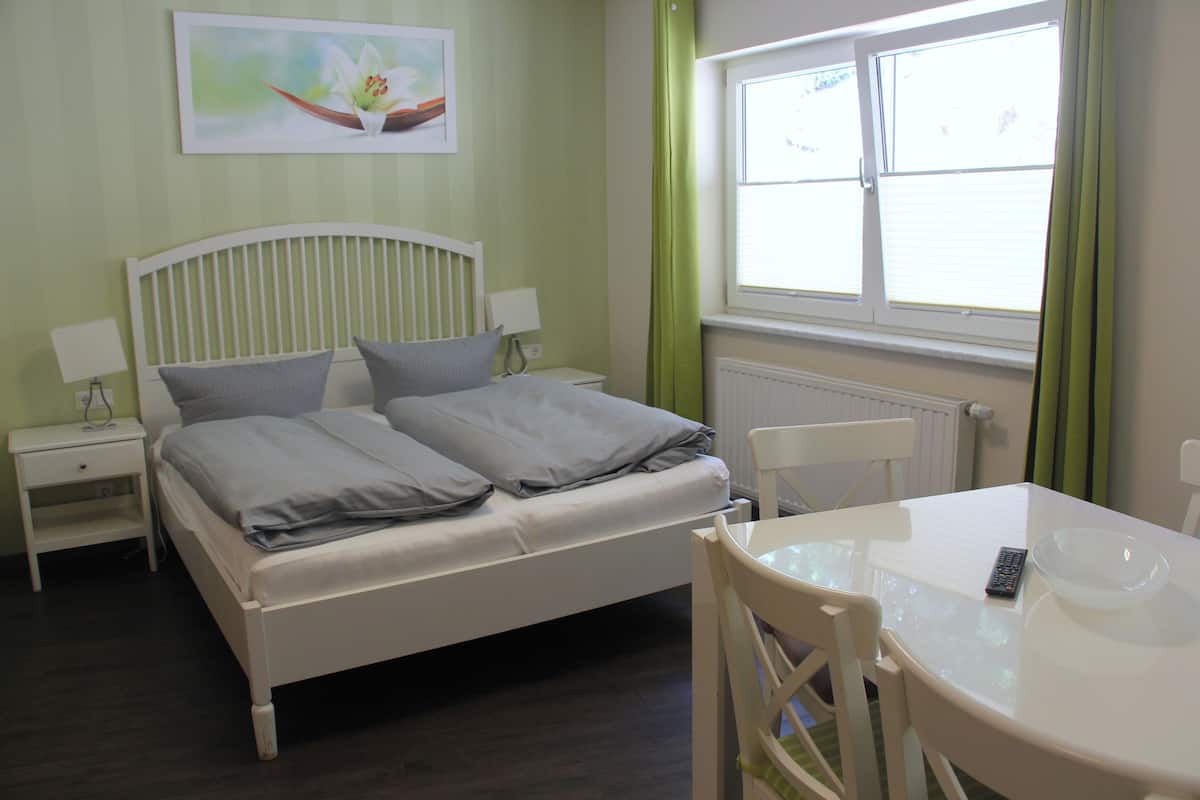 1 bedroom, desk, free WiFi