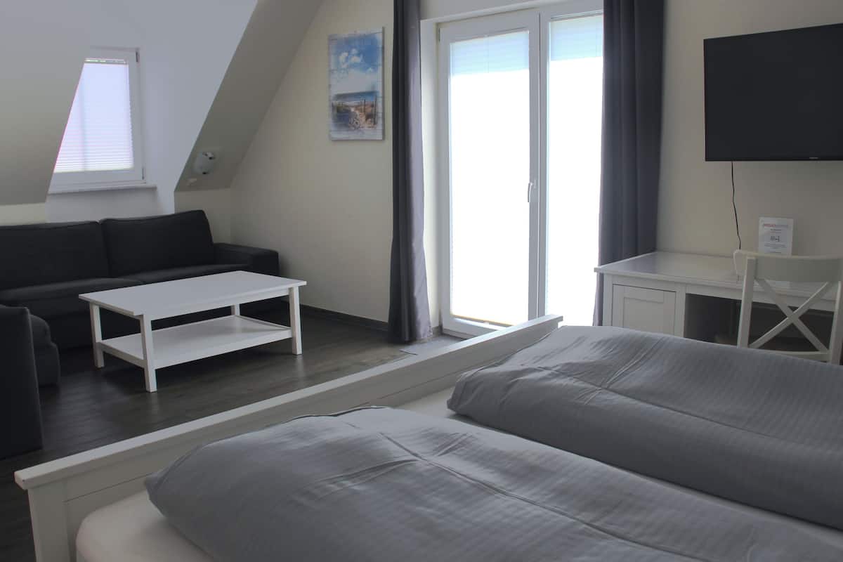 Een bureau, een laptopwerkplek, gratis wifi