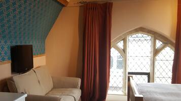 Room, 1 King Bed, Ensuite (The Wordsworth) | Individually decorated, individually furnished, soundproofing