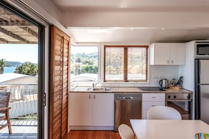 Standard-Apartment, 2 Schlafzimmer, Meerblick | Eigene Küche | Kühlschrank, Mikrowelle, Herdplatte, Toaster