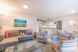 Standard Apartment | Individually decorated, individually furnished, iron/ironing board - Onetangi Beach Apartments (Waiheke Island)