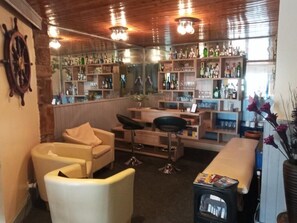 Bar (on property) - Folly Hotel (North Berwick)