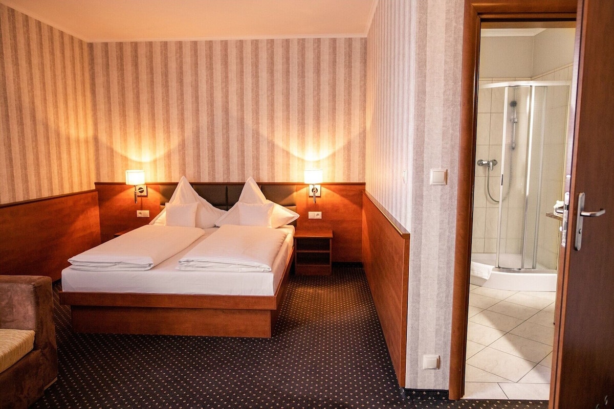 Desk, iron/ironing board, rollaway beds, free WiFi