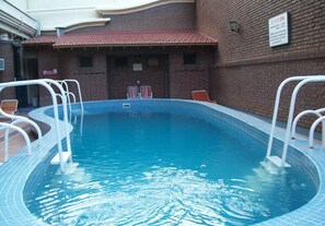 Kolam renang outdoor
