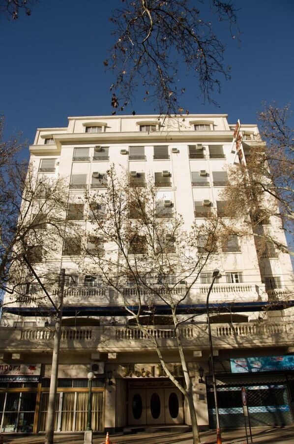 Front of property - Grand Hotel Balbi (Mendoza)