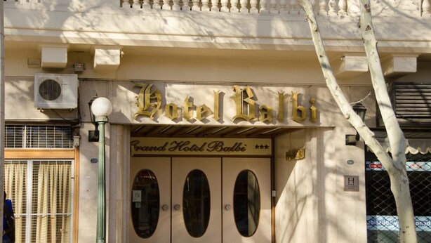 The exterior of Hotel Balbi with a classic facade, large windows, and a balcony. - Grand Hotel Balbi (Mendoza)