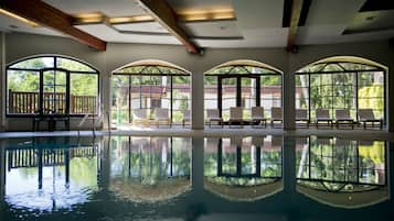 Indoor pool, pool loungers