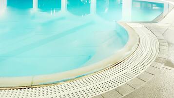 Indoor pool, sun loungers
