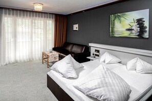 Verdunkelungsvorhänge, kostenloses WLAN, Bettwäsche