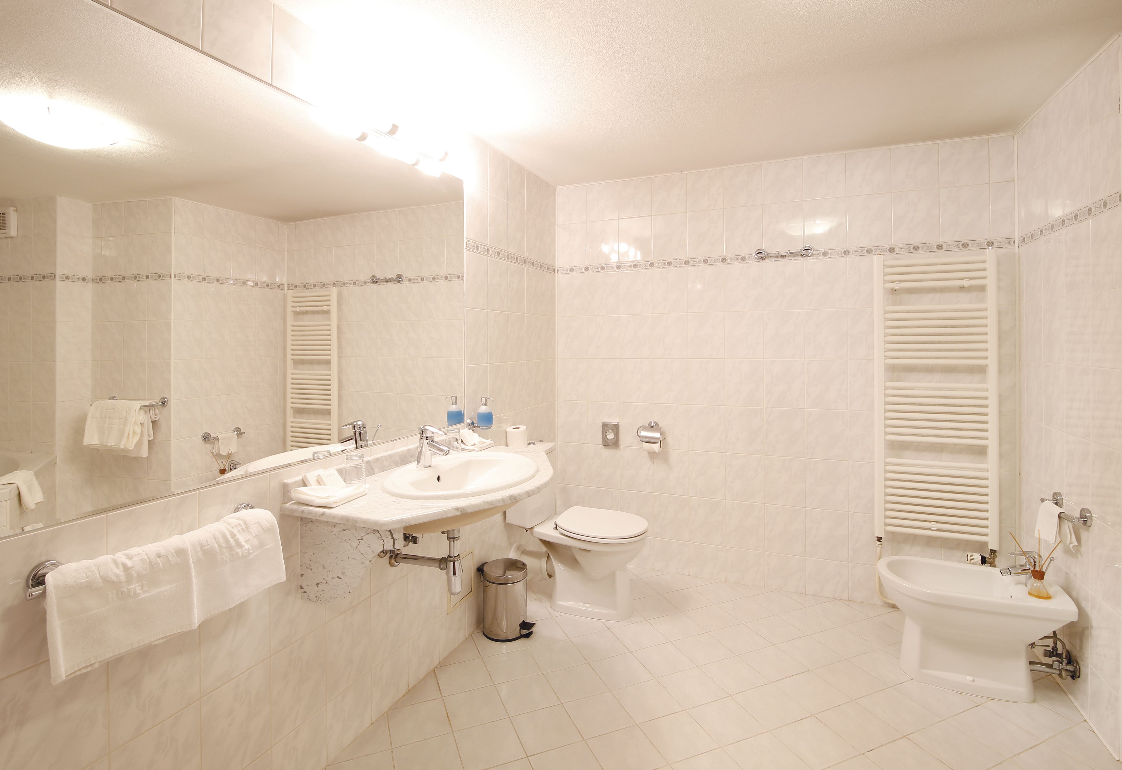 comfort double room | bathroom | free toiletries, hair dryer, towels