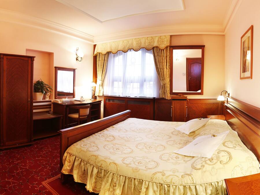 Premium bedding, minibar, in-room safe, desk