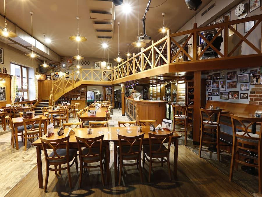 2 restaurants, breakfast, lunch, dinner served; international cuisine