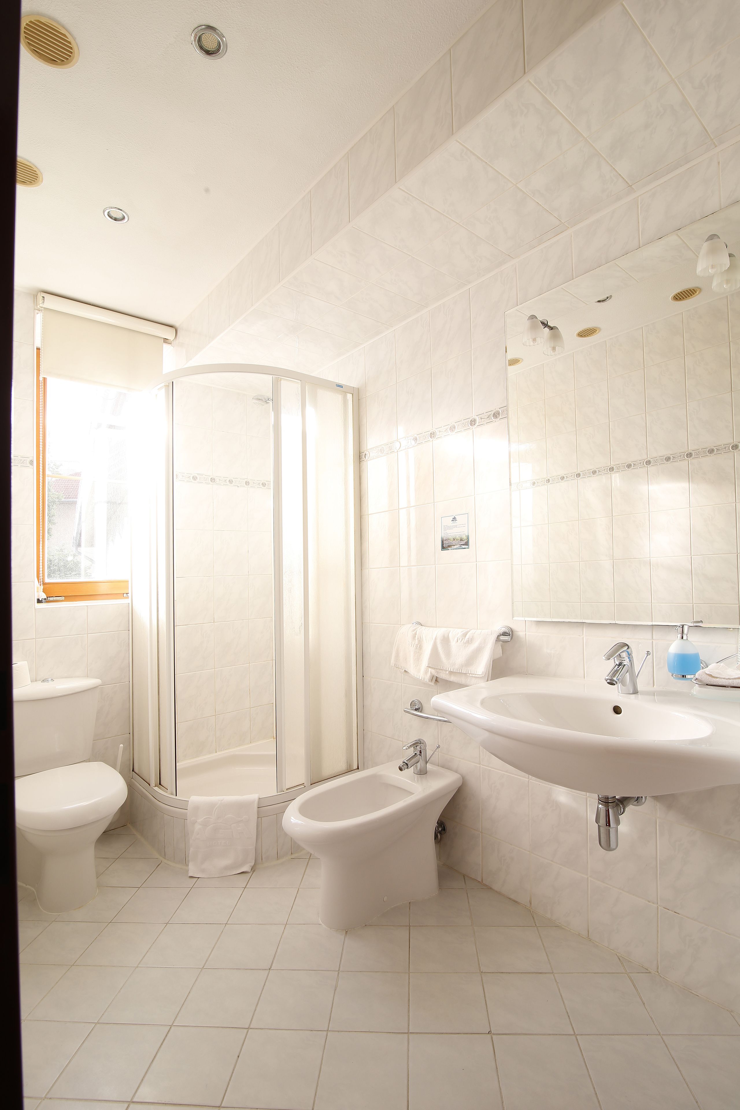 standard double room | premium bedding, minibar, in-room safe, desk