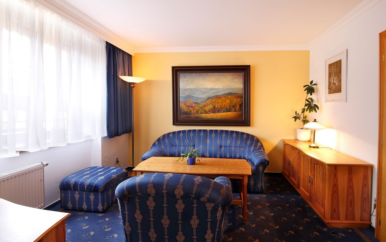 suite | premium bedding, minibar, in-room safe, desk