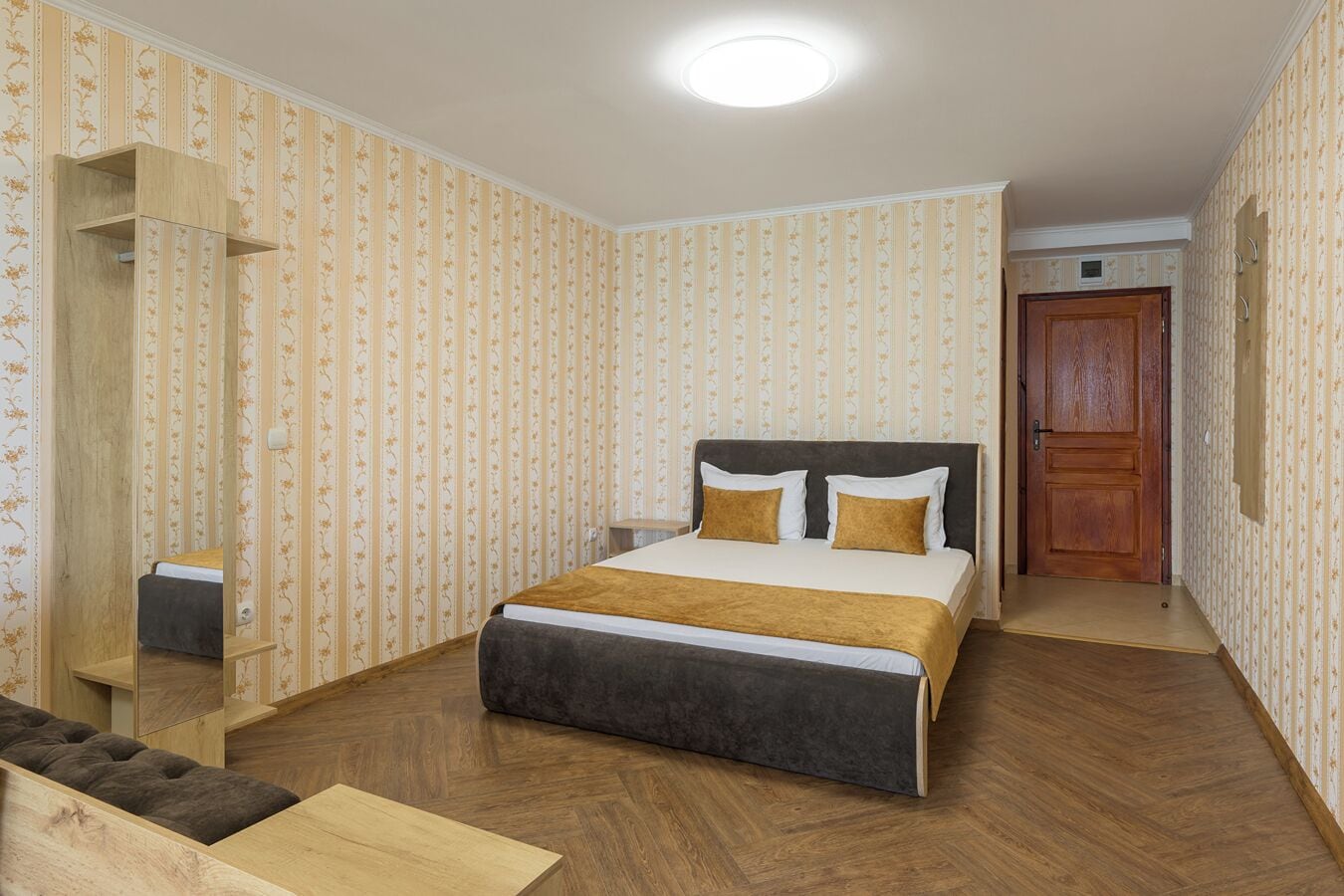 deluxe double room, balcony | select comfort beds, in-room safe, desk, soundproofing