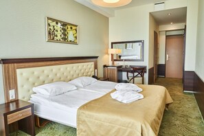 标准双人房 | 办公桌、熨斗/熨板、免费 WiFi