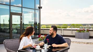 3 restaurants, breakfast, lunch, dinner served; Modern European cuisine