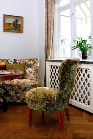 LCD TV - Adels Lågprishotell (Oskarshamn)