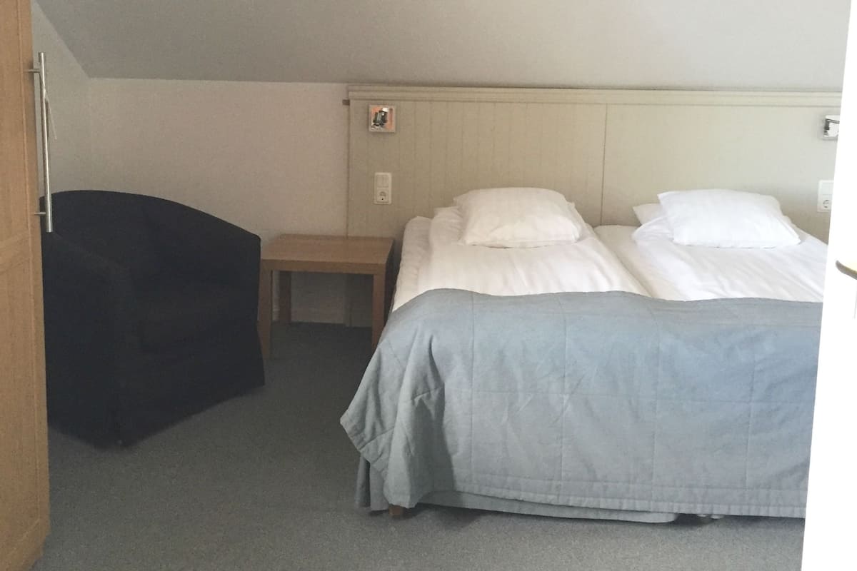 Habitación doble | Escritorio, wifi gratis y ropa de cama