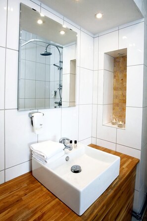 Family Triple Room | Bathroom | Towels