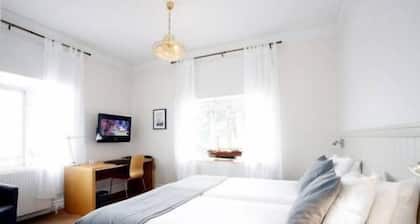 Adels Lågprishotell