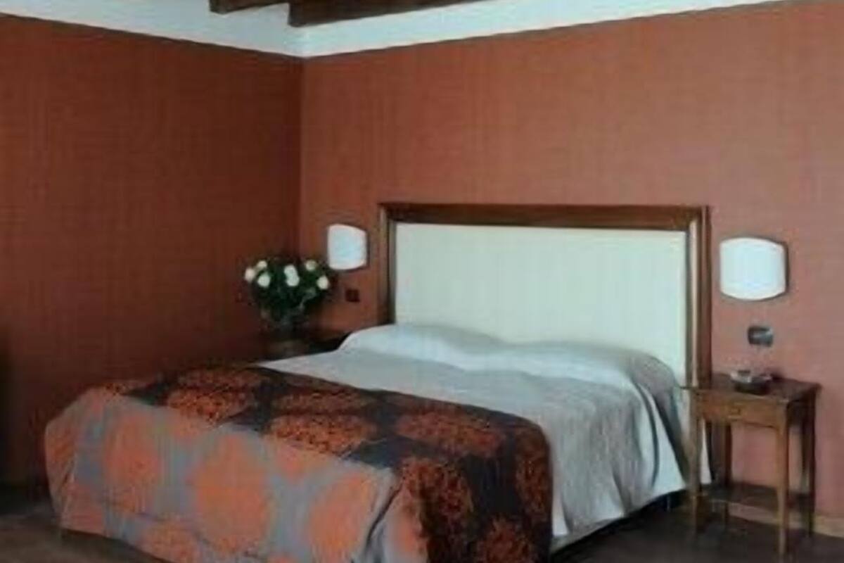 Deluxe Double Room Single Use | In-room safe, desk, iron/ironing board (on request), cribs (surcharge)