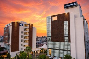 Exterior - Golden Tulip Lucknow (Lucknow)