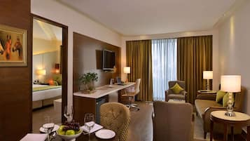 Suite, 1 cama King size, balcón | Ropa de cama de alta calidad, edredón y minibar