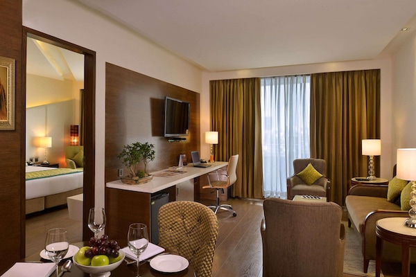 Suite, 1 King Bed, Balcony
