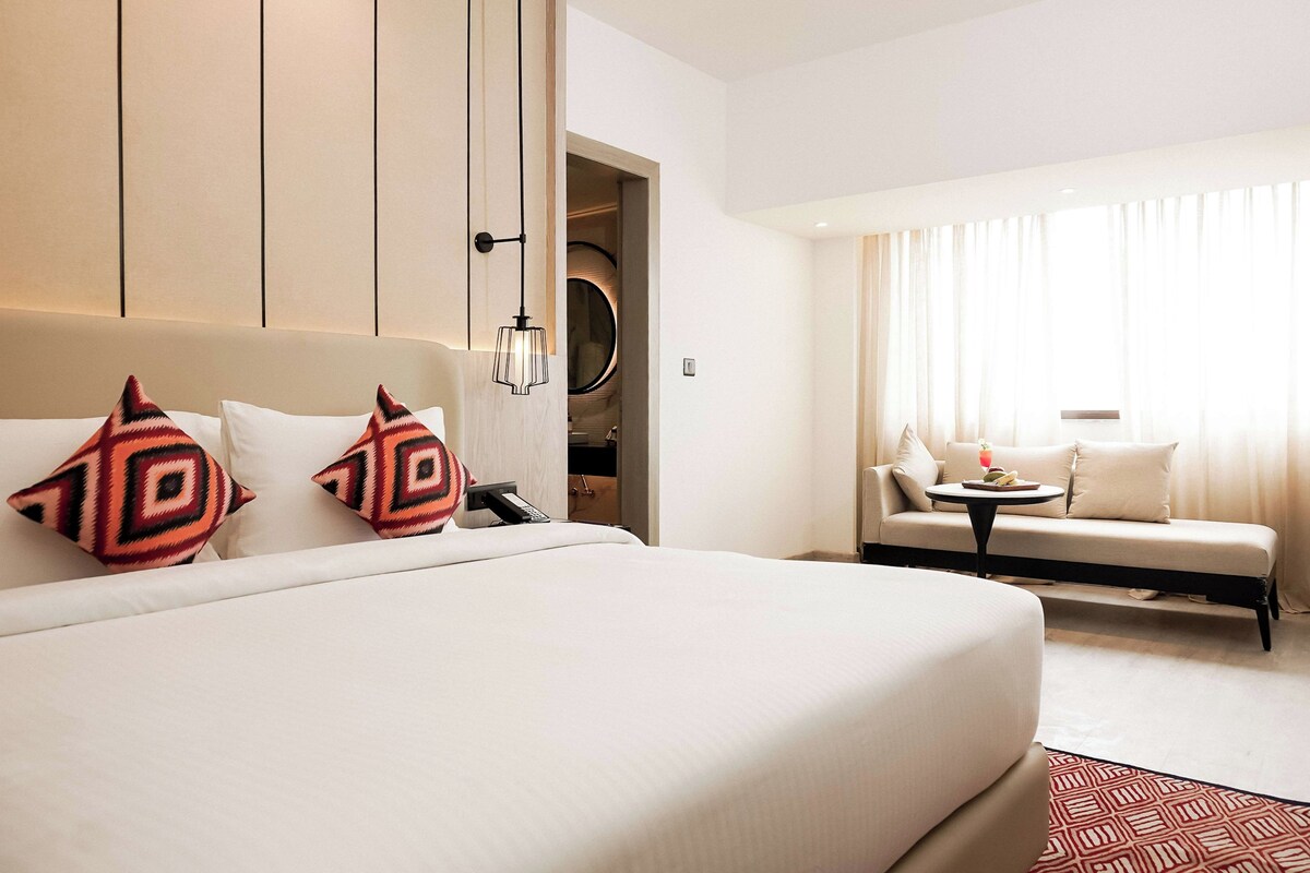 Habitación ejecutiva, 1 cama de matrimonio grande | Ropa de cama de alta calidad, edredones de plumas, minibar y caja fuerte