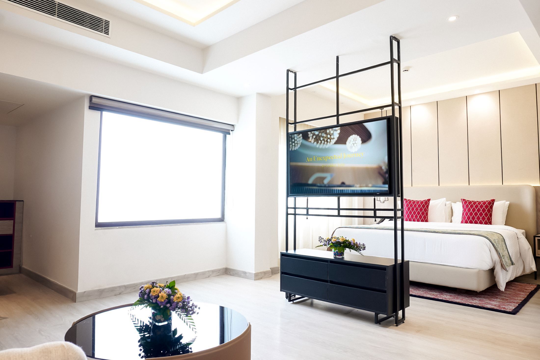 junior suite, 1 king bed | premium bedding, down duvets, minibar, in-room safe