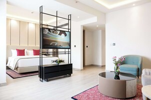 Junior-Suite, 1 King-Bett | Hochwertige Bettwaren, Daunenbettdecken, Minibar, Zimmersafe