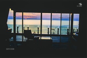 The Privilege Suite with Spectacular Sea View | Premium bedding, down comforters, Select Comfort beds, minibar