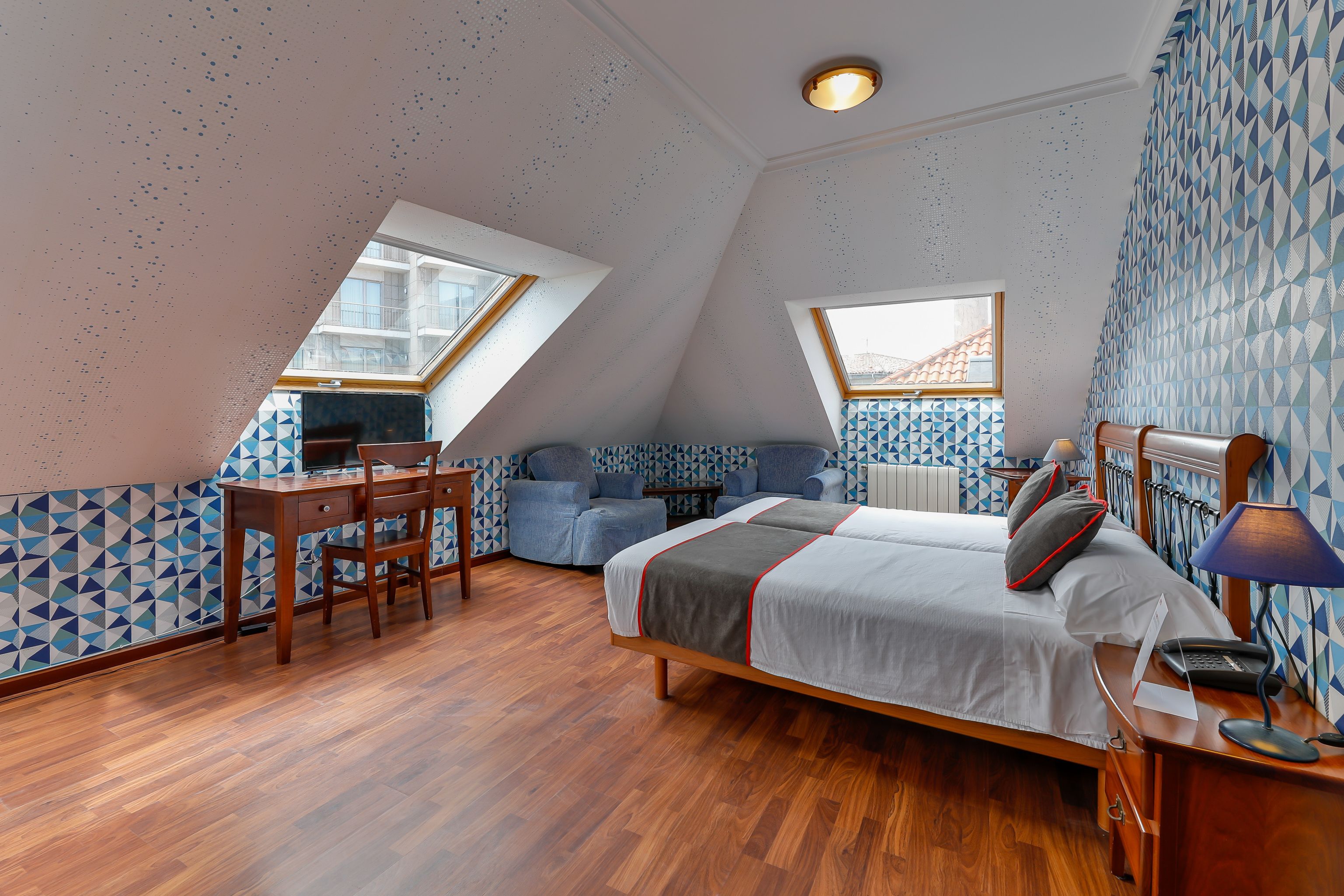 quadruple room | desk, free wifi, bed sheets