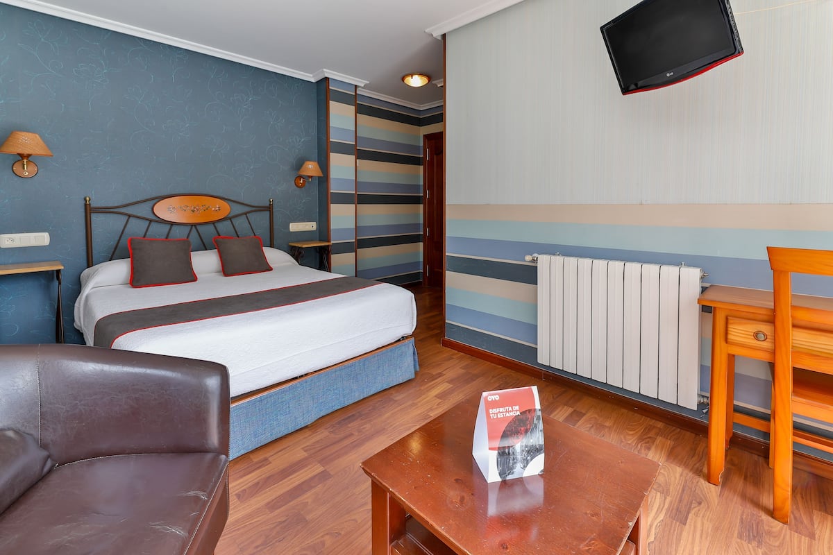 double room, sea view | desk, free wifi, bed sheets