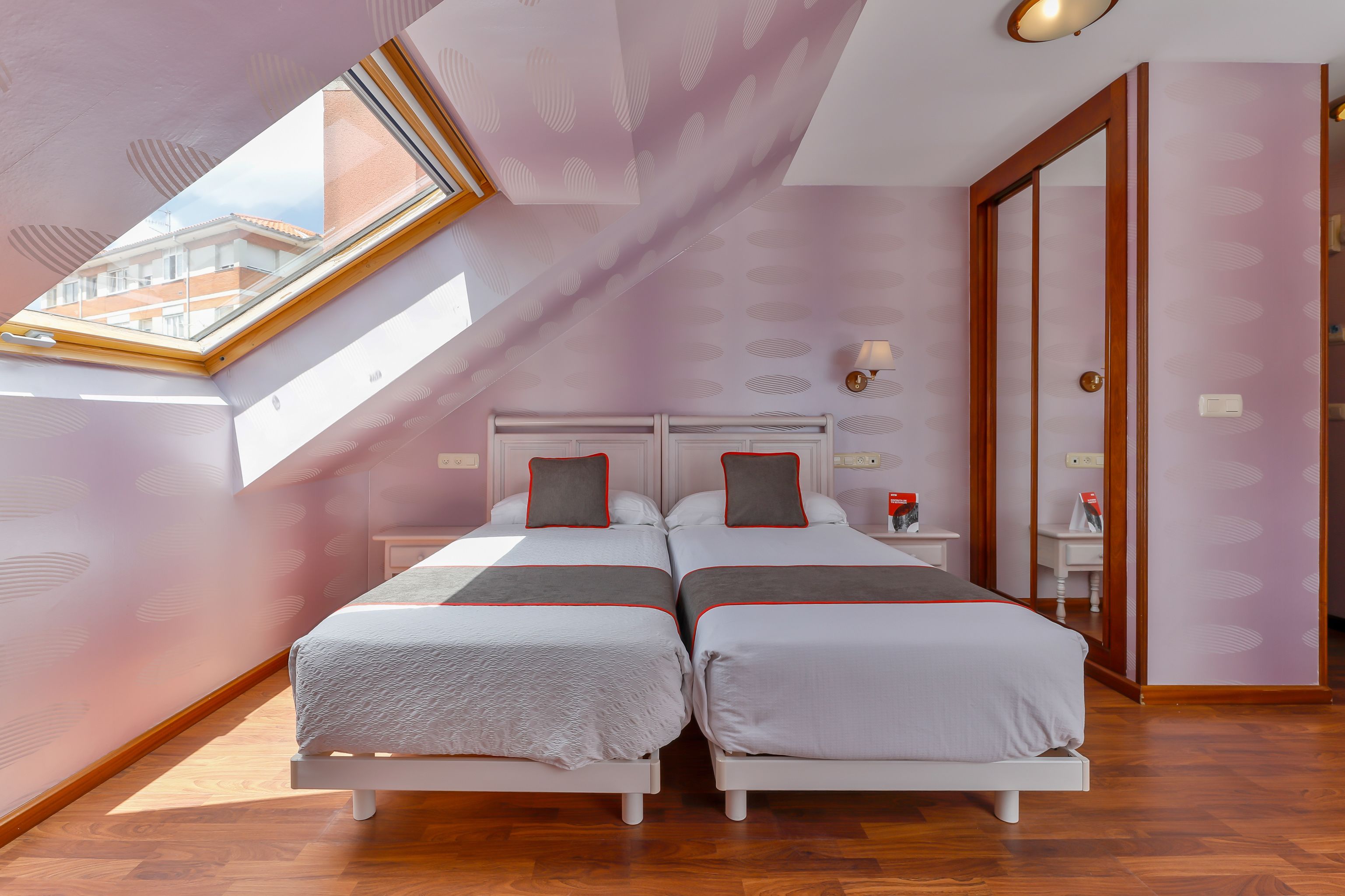 triple room | desk, free wifi, bed sheets