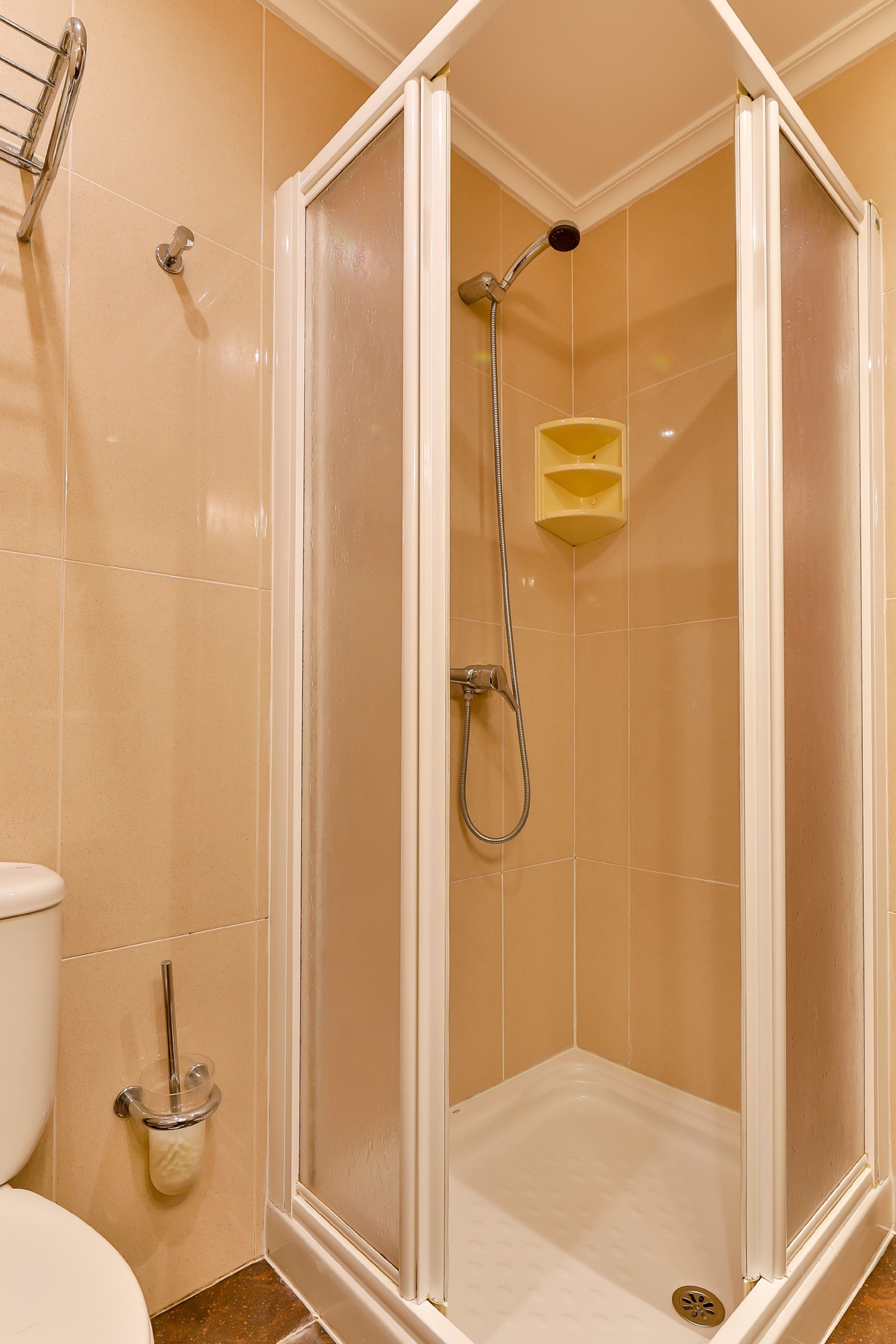 double room | bathroom | shower, free toiletries, hair dryer, towels