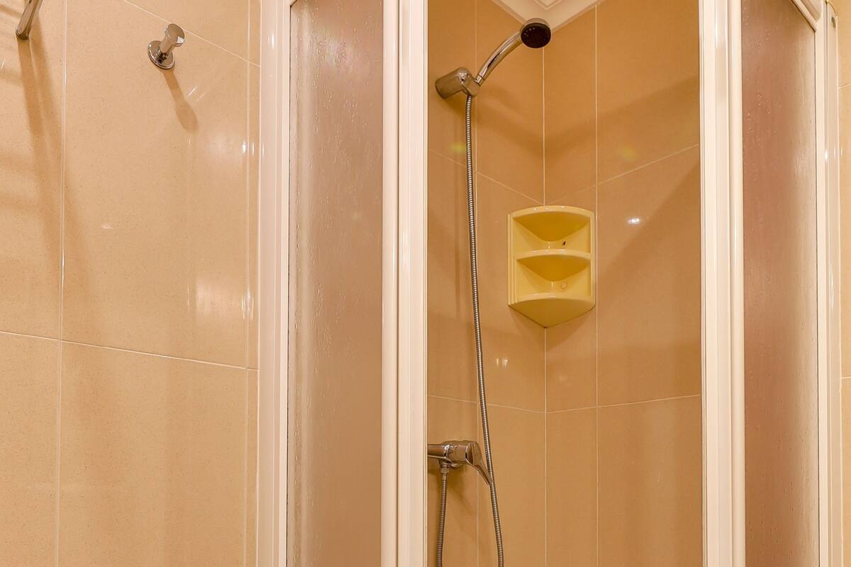 double room | bathroom | shower, free toiletries, hair dryer, towels