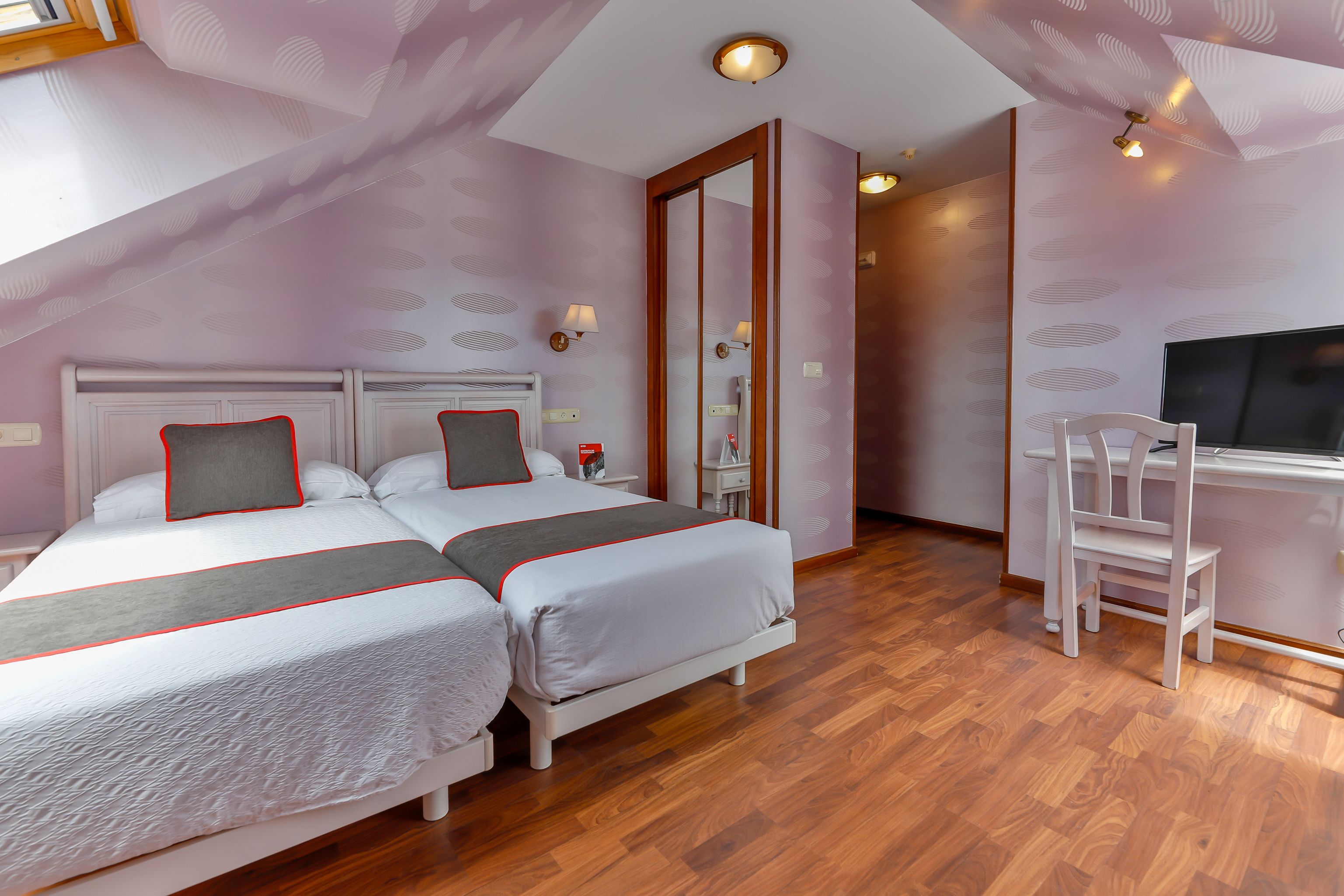 triple room | desk, free wifi, bed sheets